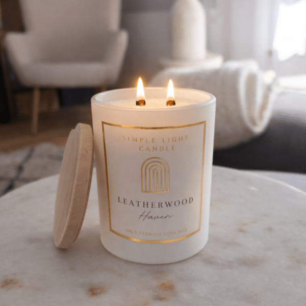 Świeca sojowa L - Leatherwood Haven