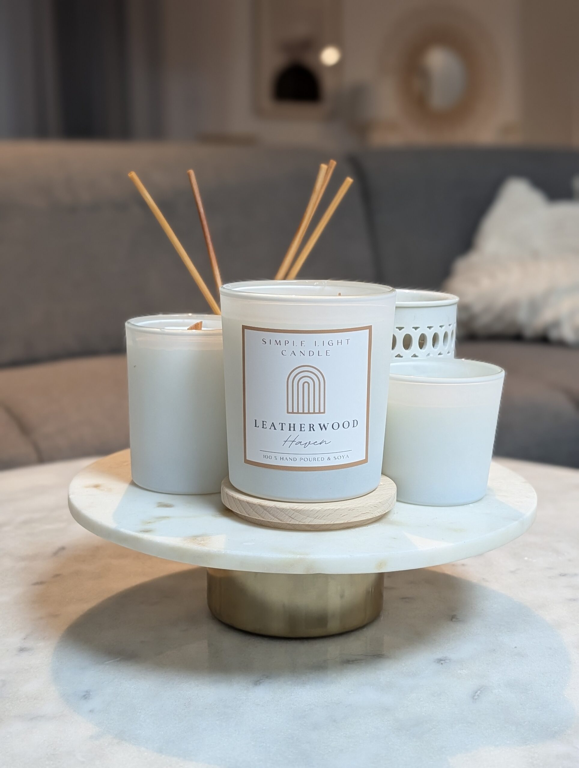 Świeca sojowa L - Leatherwood Haven