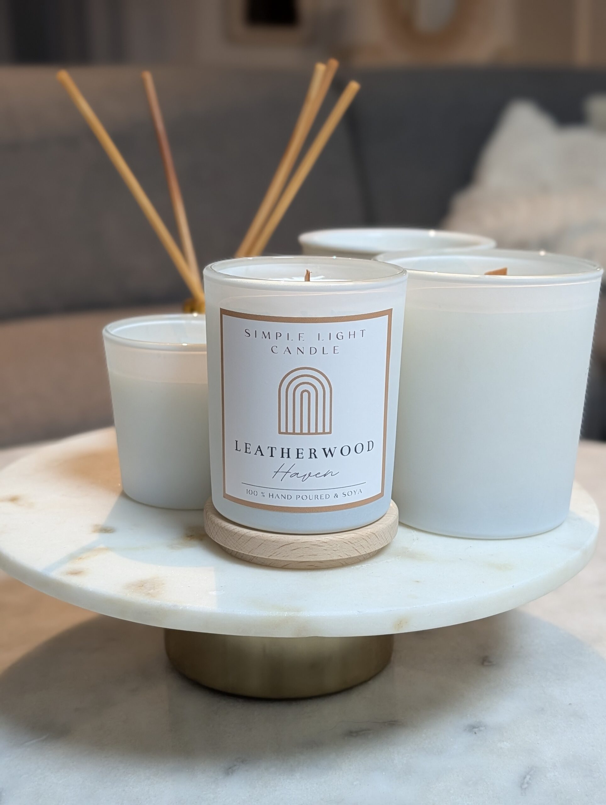 Świeca sojowa M - Leatherwood Haven